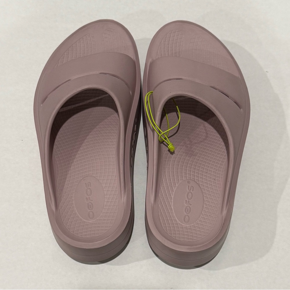 OOFOS Slides Size 8 - Picture 5 of 7